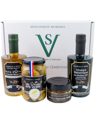 Coffret Quatro: 1 Huile -1 Vinaigre - 1 pot Olives Nature - 1 Spécialité Tapenade Amandes